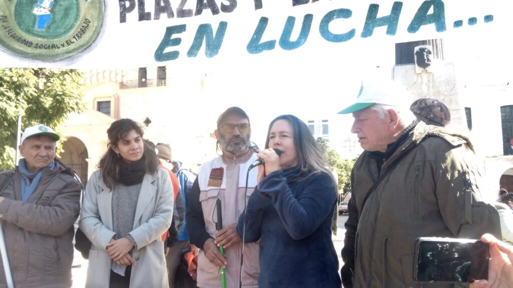Cooperativas de trabajo y medios comunitarios protestaron en Córdoba por el abandono estatal