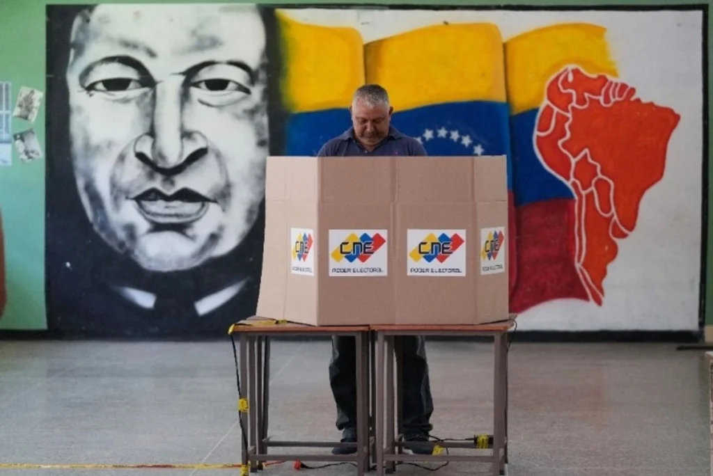 Carlos Aznárez: “Venezuela es uno de los pocos países de América Latina donde la democracia se ejerce de manera directa y responsable”