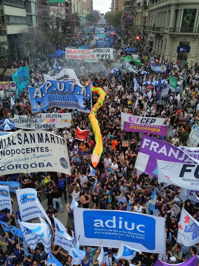 Masiva movilización en Córdoba en defensa de la universidad pública