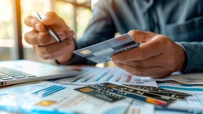 Proponen una ley de desendeudamiento para personas económicamente vulnerables