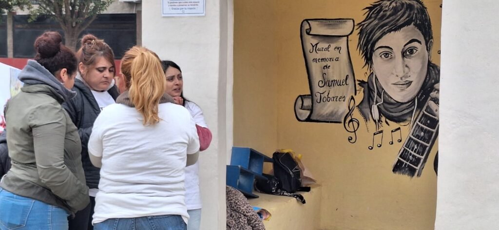 “Las pruebas reunidas dan cuenta de que fue un acto brutal”, expresó la mamá de Samuel Tobares en la inauguración de su mural homenaje